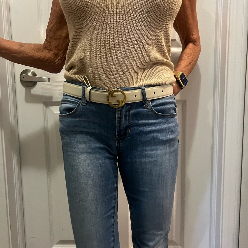 Gucci belt size 75 (small)    Hardly worn  got as a gift 🎁